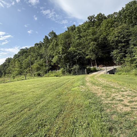 2625 Wartrace Hwy, Pleasant Shade, TN 37145