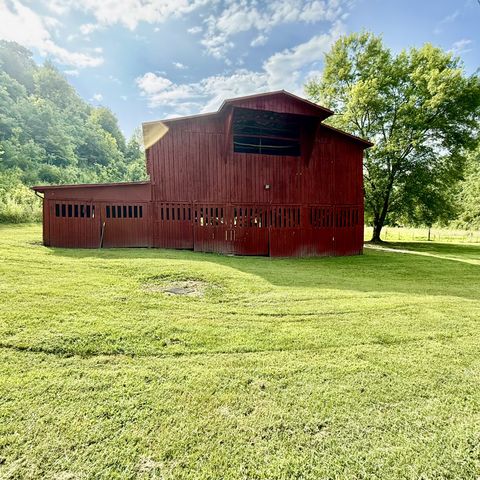 2625 Wartrace Hwy, Pleasant Shade, TN 37145