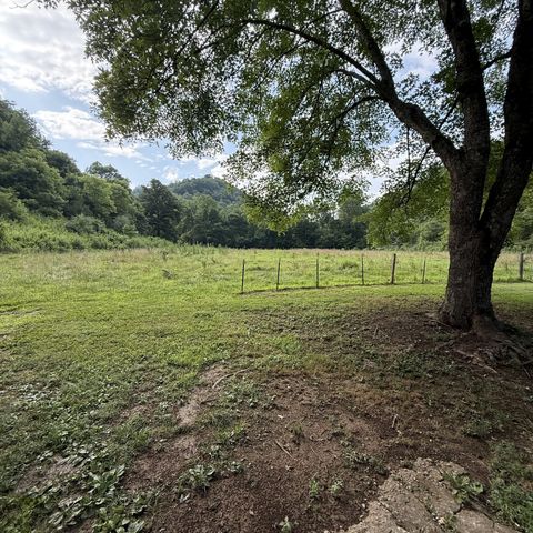 2625 Wartrace Hwy, Pleasant Shade, TN 37145
