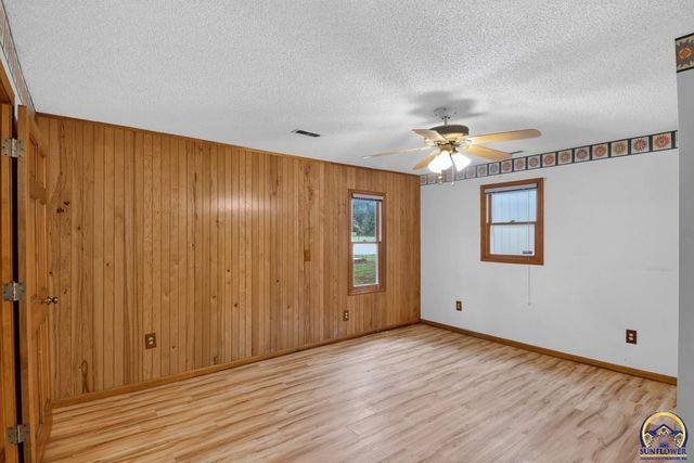 2530 SW Hillcrest RD, Topeka, KS 66614