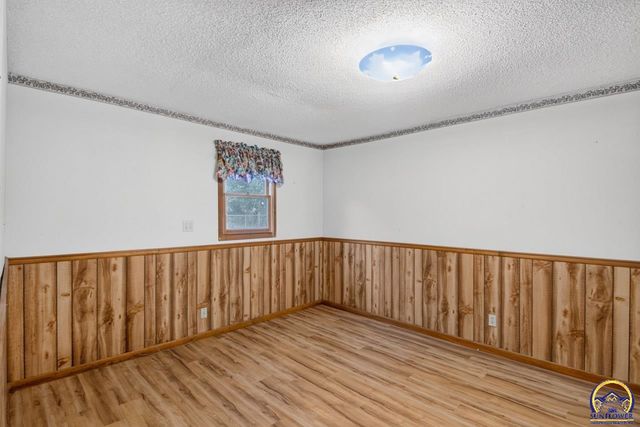 2530 SW Hillcrest RD, Topeka, KS 66614