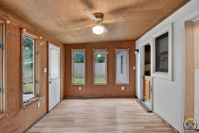 2530 SW Hillcrest RD, Topeka, KS 66614