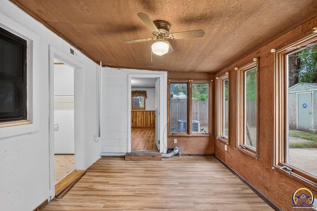 2530 SW Hillcrest RD, Topeka, KS 66614