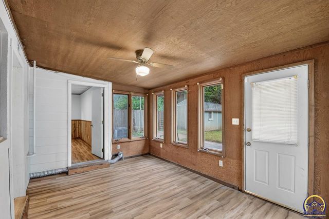 2530 SW Hillcrest RD, Topeka, KS 66614