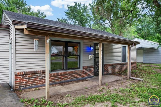 2530 SW Hillcrest RD, Topeka, KS 66614