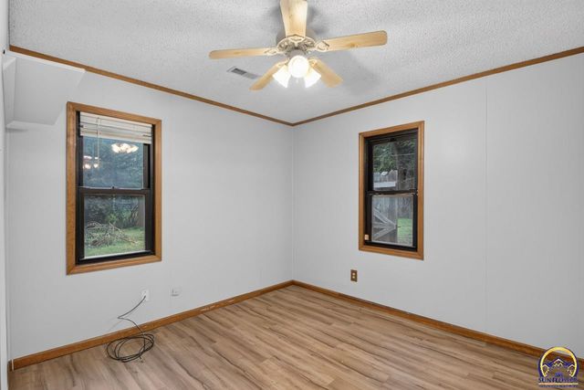 2530 SW Hillcrest RD, Topeka, KS 66614
