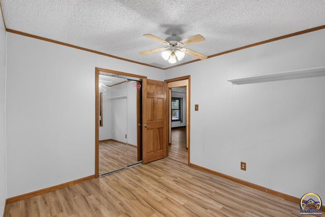 2530 SW Hillcrest RD, Topeka, KS 66614