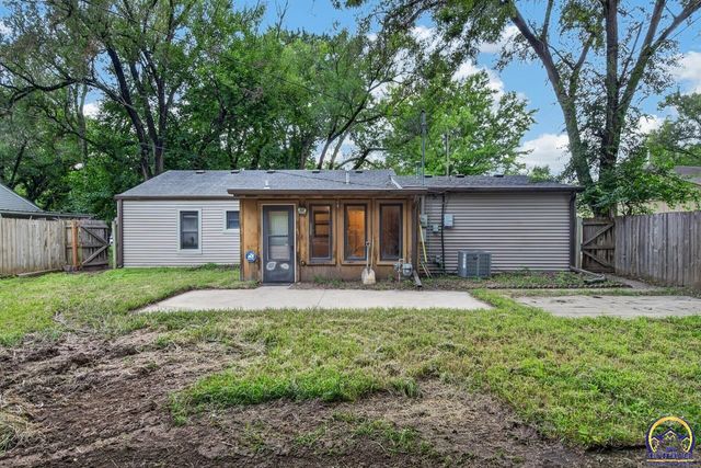 2530 SW Hillcrest RD, Topeka, KS 66614