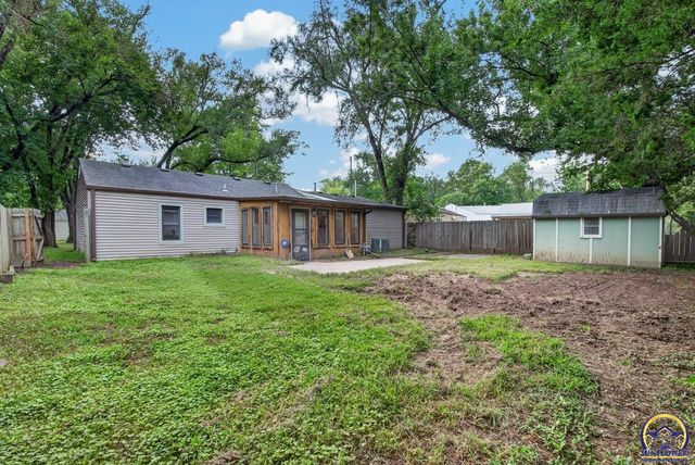 2530 SW Hillcrest RD, Topeka, KS 66614