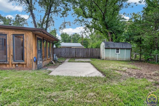 2530 SW Hillcrest RD, Topeka, KS 66614