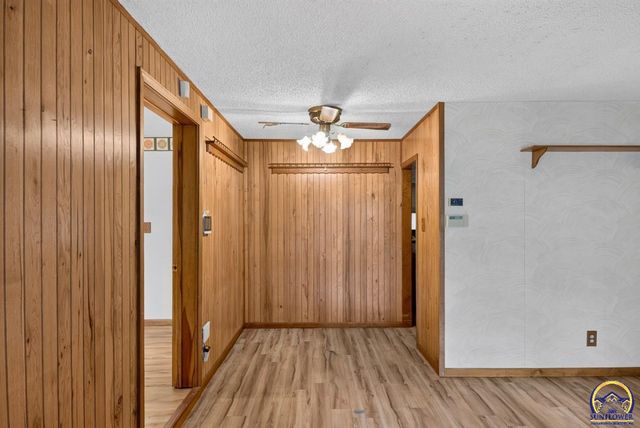 2530 SW Hillcrest RD, Topeka, KS 66614