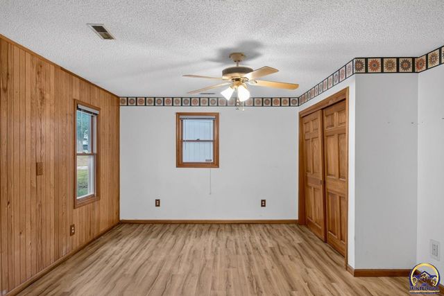 2530 SW Hillcrest RD, Topeka, KS 66614