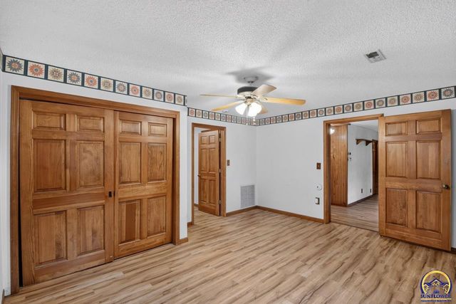 2530 SW Hillcrest RD, Topeka, KS 66614
