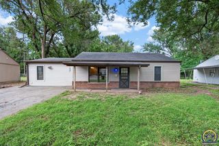 2530 SW Hillcrest RD, Topeka, KS 66614