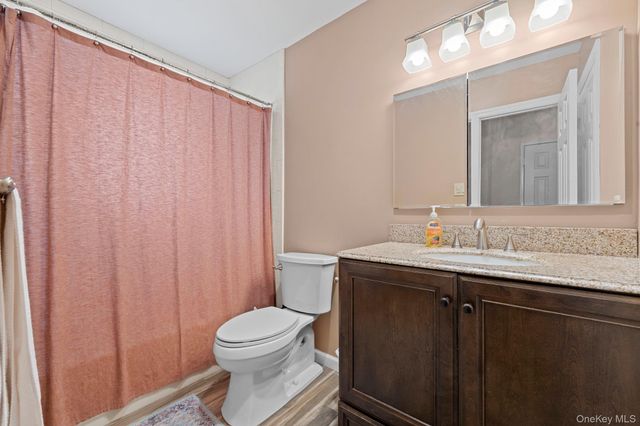 25 Harvey Lane, Ronkonkoma, NY 11779