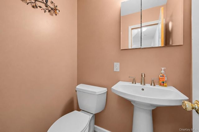 25 Harvey Lane, Ronkonkoma, NY 11779