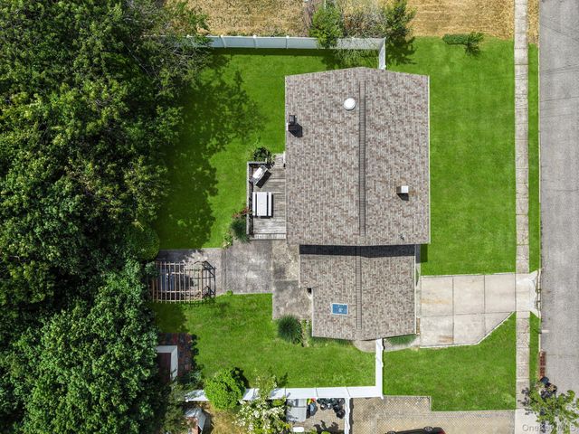 25 Harvey Lane, Ronkonkoma, NY 11779