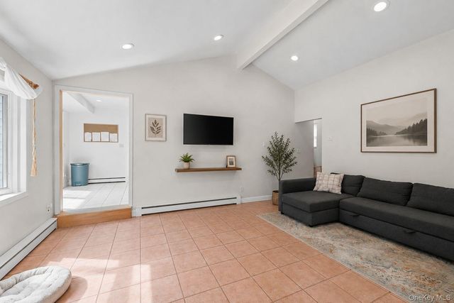 25 Harvey Lane, Ronkonkoma, NY 11779