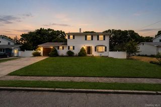 25 Harvey Lane, Ronkonkoma, NY 11779