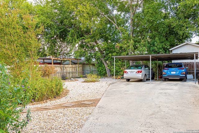 611 W Ridgewood Ct Apt 2, San Antonio, TX 78212