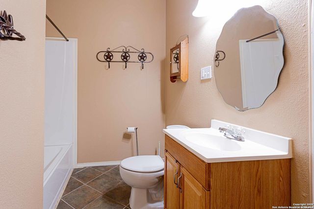 611 W Ridgewood Ct Apt 2, San Antonio, TX 78212