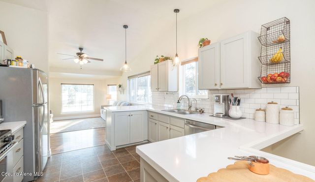 17783 W Rice AVE, Hauser, ID 83854