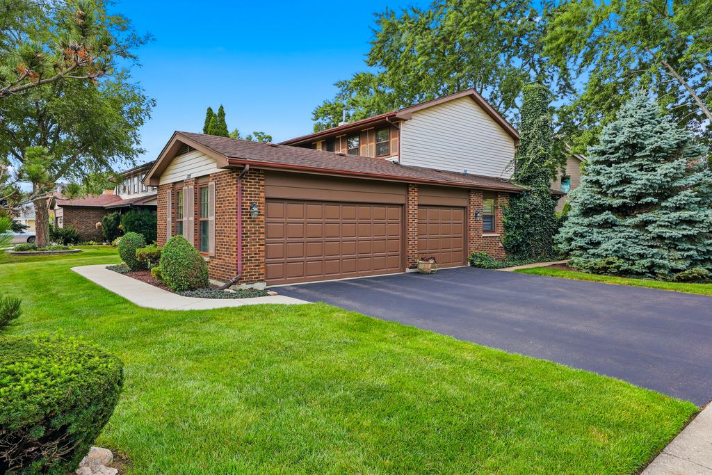 1222 Biscayne Drive, Elk Grove Village, IL 60007 — photo 2