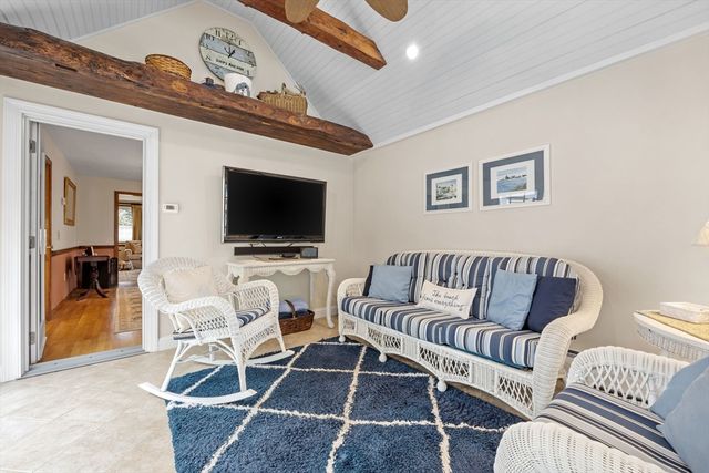 751 Washington St, Whitman, MA 02382