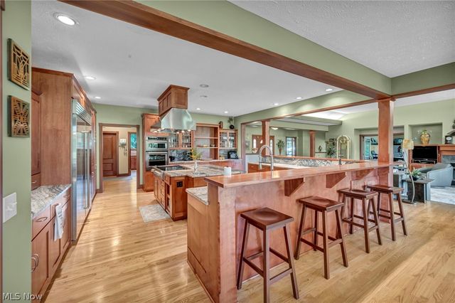 3909 Weymouth Woods Drive, Medina, OH 44256