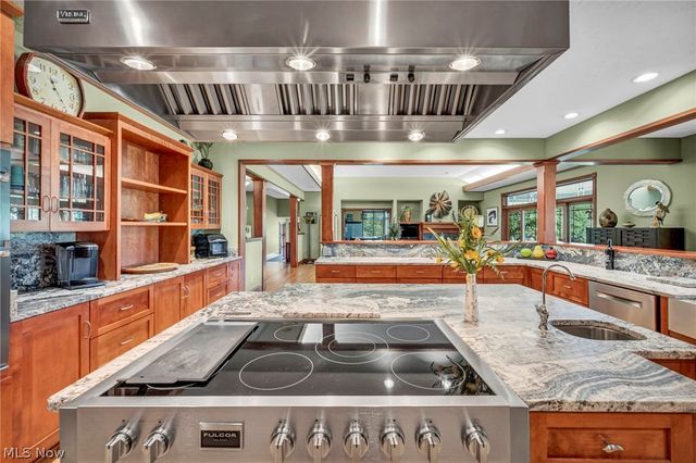 3909 Weymouth Woods Drive, Medina, OH 44256