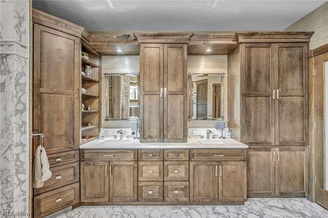 3909 Weymouth Woods Drive, Medina, OH 44256