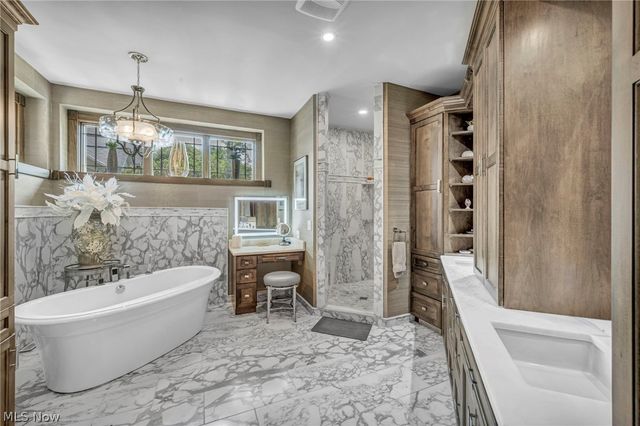 3909 Weymouth Woods Drive, Medina, OH 44256