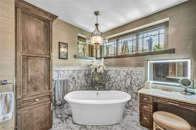 3909 Weymouth Woods Drive, Medina, OH 44256