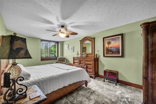 3909 Weymouth Woods Drive, Medina, OH 44256