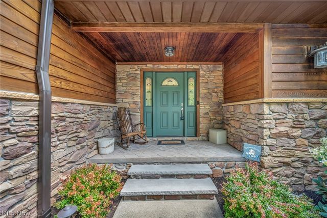 3909 Weymouth Woods Drive, Medina, OH 44256