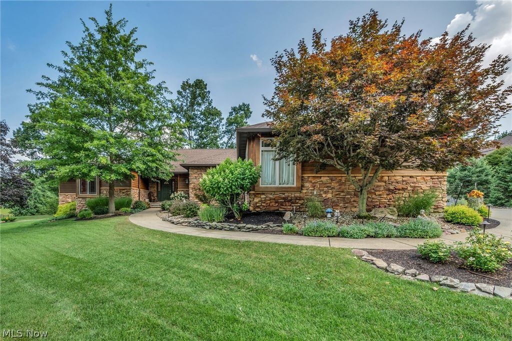 3909 Weymouth Woods Drive, Medina, OH 44256