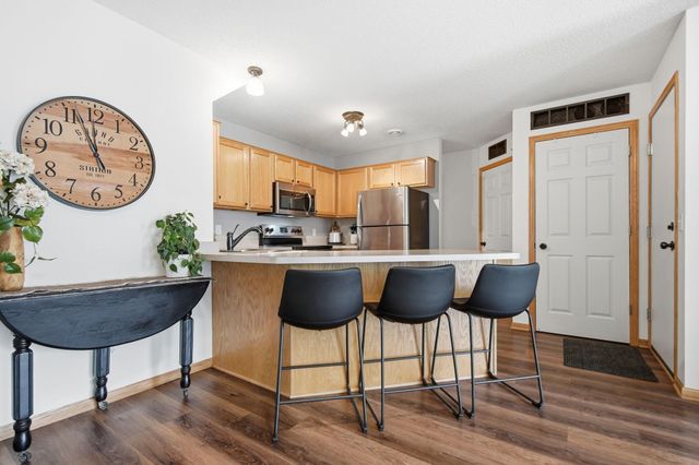 8630 Quarry Ridge Lane C, Woodbury, MN 55125