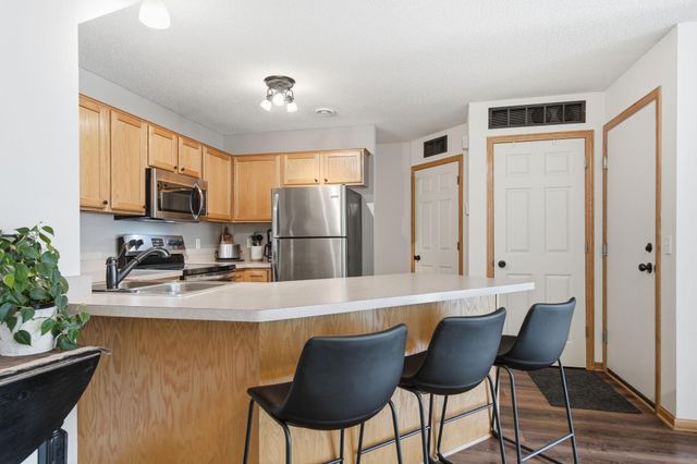 8630 Quarry Ridge Lane C, Woodbury, MN 55125