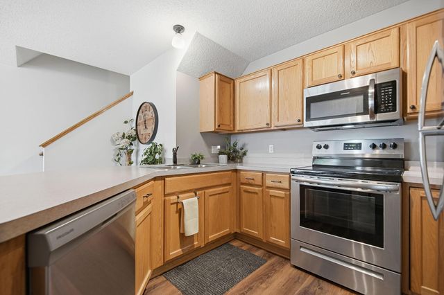 8630 Quarry Ridge Lane C, Woodbury, MN 55125