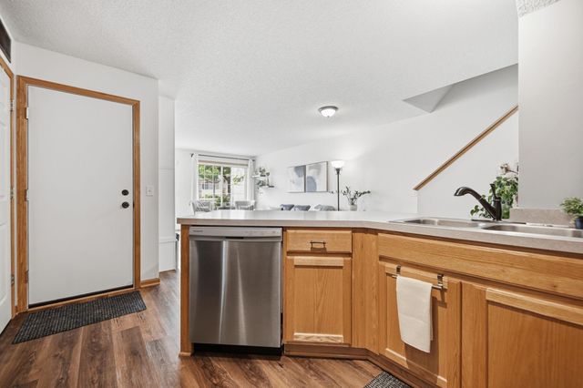 8630 Quarry Ridge Lane C, Woodbury, MN 55125