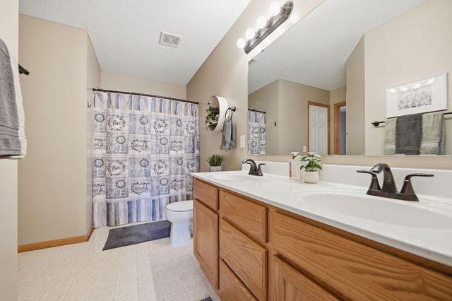 8630 Quarry Ridge Lane C, Woodbury, MN 55125