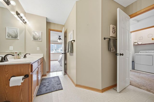 8630 Quarry Ridge Lane C, Woodbury, MN 55125