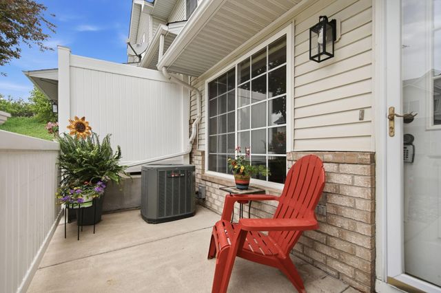8630 Quarry Ridge Lane C, Woodbury, MN 55125
