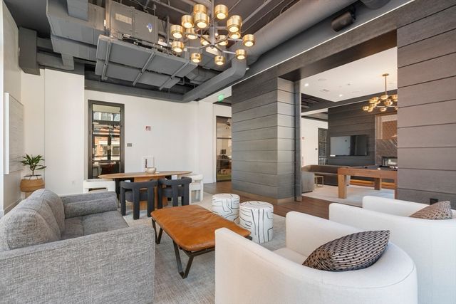 99 Sumner St PH621, Boston, MA 02128