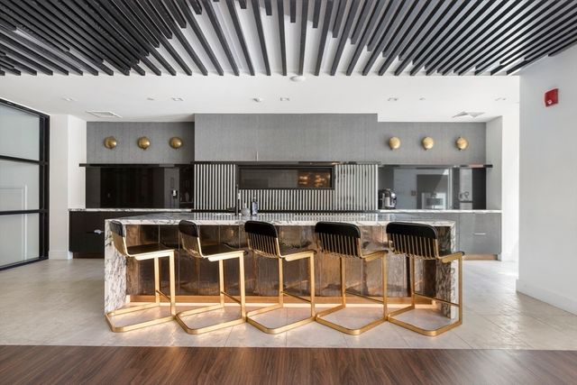 99 Sumner St PH621, Boston, MA 02128