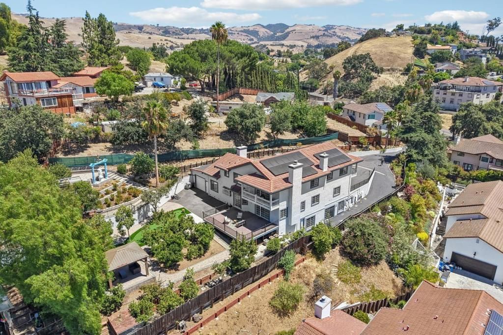 Image 3 of property listing at 3461 Story Road, San Jose, CA 95127