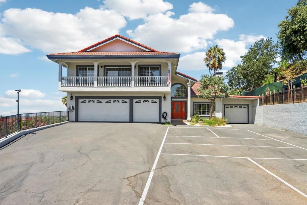 Image 4 of property listing at 3461 Story Road, San Jose, CA 95127