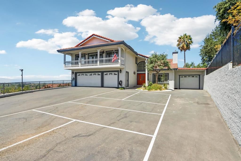 Image 5 of property listing at 3461 Story Road, San Jose, CA 95127