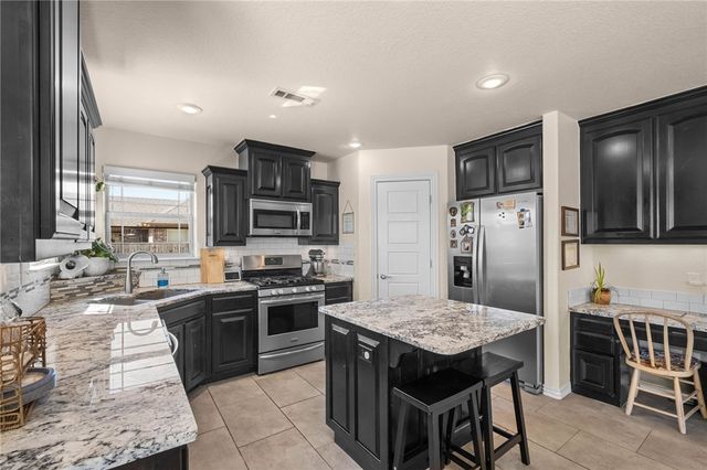 1904 W Brooks Place, Rogers, AR 72758