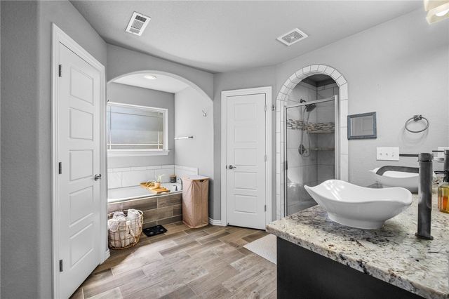 1904 W Brooks Place, Rogers, AR 72758